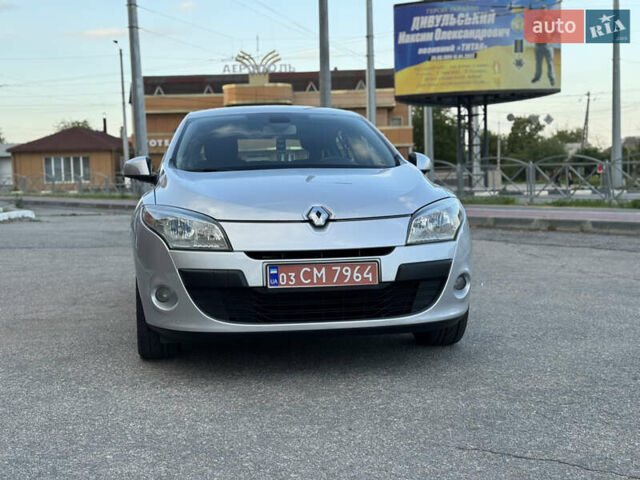Серый Рено Меган, объемом двигателя 1.6 л и пробегом 180 тыс. км за 6550 $, фото 1 на Automoto.ua