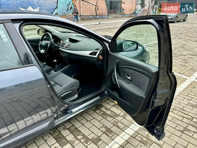 Серый Рено Меган, объемом двигателя 1.6 л и пробегом 164 тыс. км за 8000 $, фото 34 на Automoto.ua