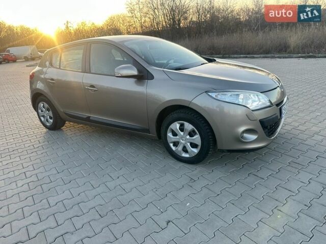 Серый Рено Меган, объемом двигателя 1.6 л и пробегом 248 тыс. км за 6400 $, фото 3 на Automoto.ua