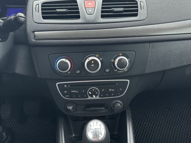 Серый Рено Меган, объемом двигателя 1.6 л и пробегом 248 тыс. км за 6800 $, фото 21 на Automoto.ua