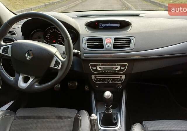 Рено Меган 2010 в Ровно на Automoto.ua Серый Рено Меган, объемом двигателя 1.46 л и пробегом 286 тыс. км за 5500 $, фото 12 на Automoto.ua