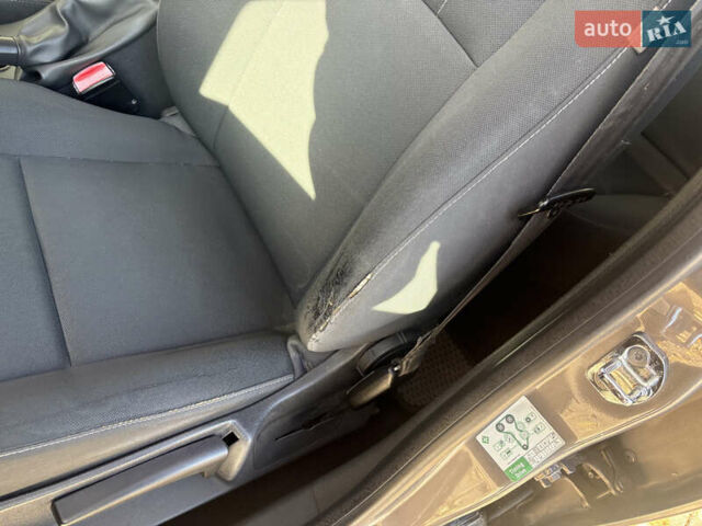 Серый Рено Меган, объемом двигателя 1.6 л и пробегом 303 тыс. км за 6500 $, фото 13 на Automoto.ua