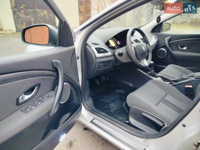 Серый Рено Меган, объемом двигателя 1.4 л и пробегом 247 тыс. км за 5900 $, фото 18 на Automoto.ua