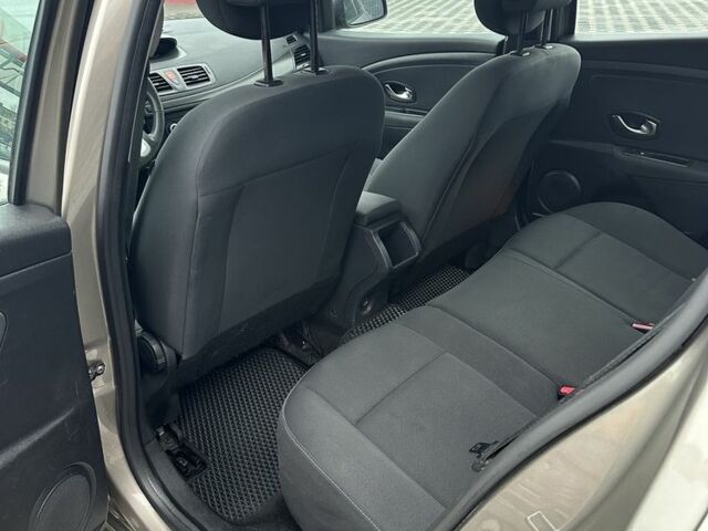 Серый Рено Меган, объемом двигателя 1.6 л и пробегом 248 тыс. км за 6800 $, фото 18 на Automoto.ua