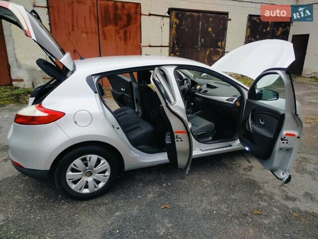 Серый Рено Меган, объемом двигателя 1.4 л и пробегом 247 тыс. км за 5900 $, фото 24 на Automoto.ua