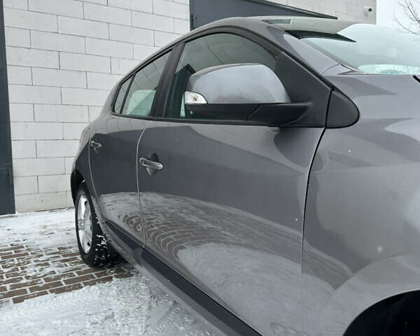 Серый Рено Меган, объемом двигателя 1.6 л и пробегом 148 тыс. км за 6850 $, фото 5 на Automoto.ua