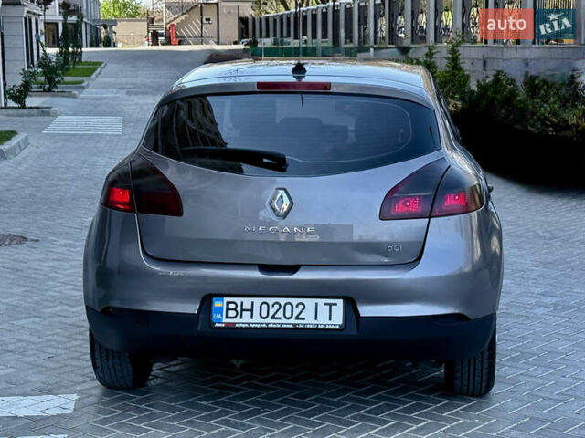 Рено Меган 2010 в Одессе на Automoto.ua Серый Рено Меган, объемом двигателя 1.46 л и пробегом 221 тыс. км за 5999 $, фото 5 на Automoto.ua