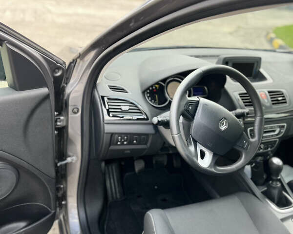 Сірий Рено Меган, об'ємом двигуна 1.6 л та пробігом 191 тис. км за 7600 $, фото 3 на Automoto.ua
