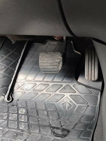 Сірий Рено Меган, об'ємом двигуна 1.46 л та пробігом 132 тис. км за 7550 $, фото 16 на Automoto.ua