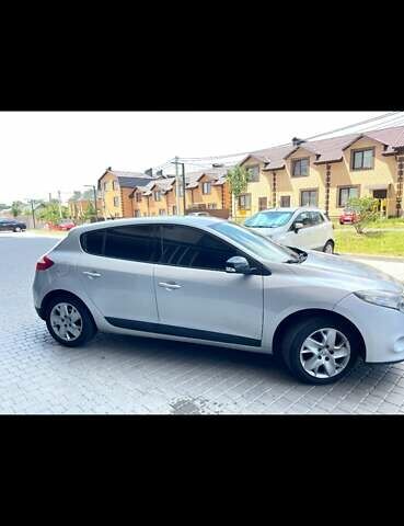 Рено Меган 2011 в Виннице на Automoto.ua Серый Рено Меган, объемом двигателя 1.6 л и пробегом 279 тыс. км за 6700 $, фото 2 на Automoto.ua