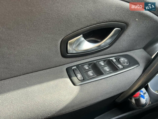 Сірий Рено Меган, об'ємом двигуна 1.5 л та пробігом 152 тис. км за 6700 $, фото 3 на Automoto.ua