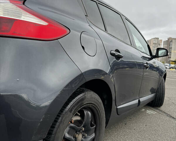 Рено Меган 2011 в Киеве на Automoto.ua Серый Рено Меган, объемом двигателя 1.5 л и пробегом 248 тыс. км за 6800 $, фото 3 на Automoto.ua