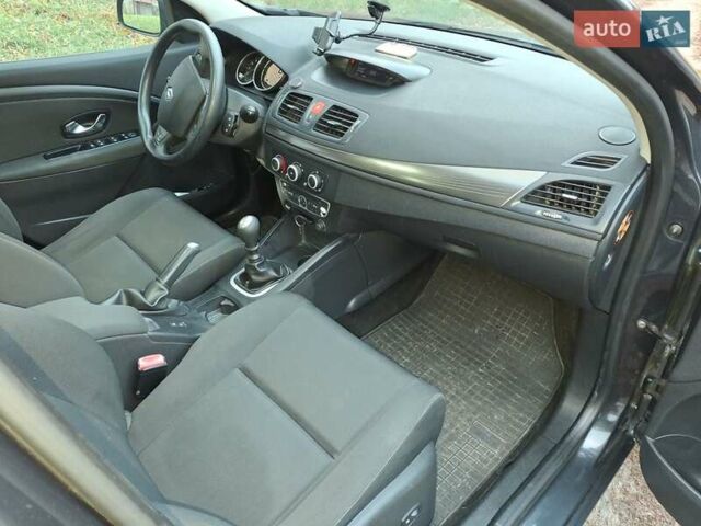 Серый Рено Меган, объемом двигателя 1.6 л и пробегом 231 тыс. км за 6800 $, фото 9 на Automoto.ua