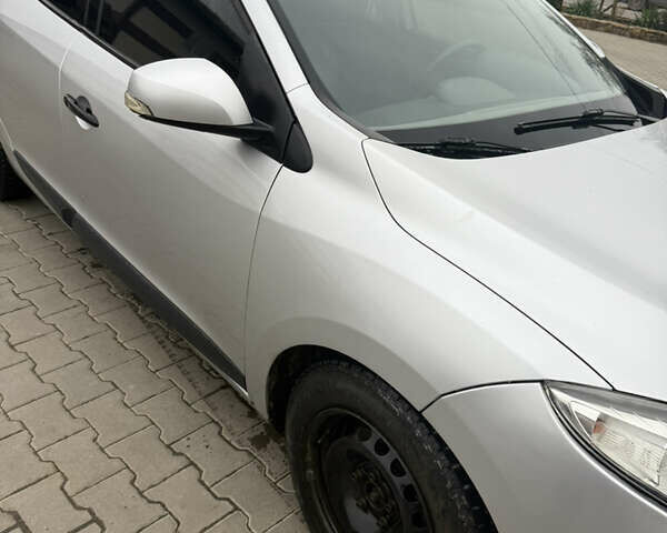 Серый Рено Меган, объемом двигателя 1.46 л и пробегом 299 тыс. км за 4000 $, фото 1 на Automoto.ua