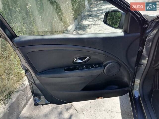 Серый Рено Меган, объемом двигателя 1.46 л и пробегом 190 тыс. км за 7200 $, фото 4 на Automoto.ua