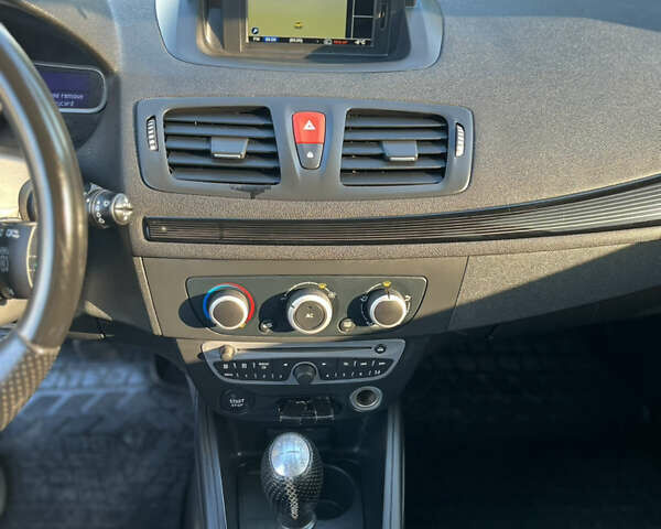 Серый Рено Меган, объемом двигателя 1.4 л и пробегом 175 тыс. км за 5499 $, фото 6 на Automoto.ua