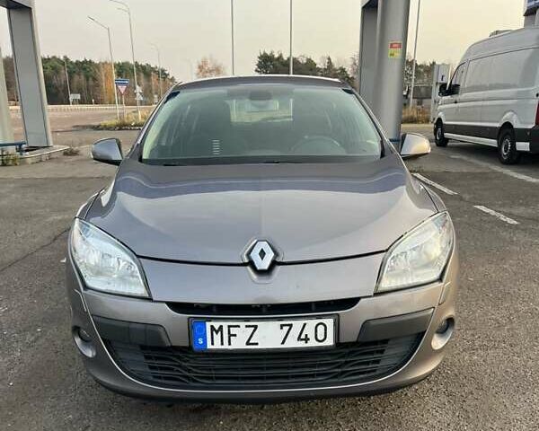 Серый Рено Меган, объемом двигателя 1.5 л и пробегом 211 тыс. км за 7200 $, фото 2 на Automoto.ua