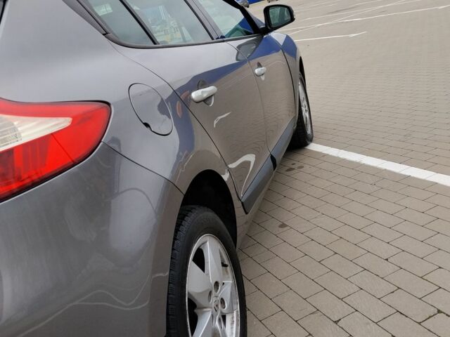 Серый Рено Меган, объемом двигателя 0 л и пробегом 230 тыс. км за 7100 $, фото 4 на Automoto.ua