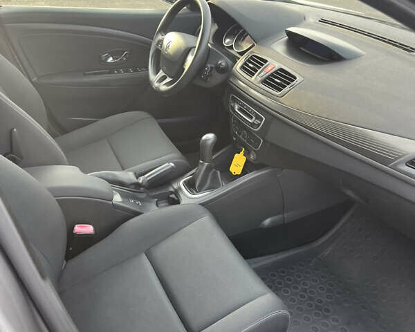 Серый Рено Меган, объемом двигателя 1.5 л и пробегом 211 тыс. км за 7200 $, фото 15 на Automoto.ua