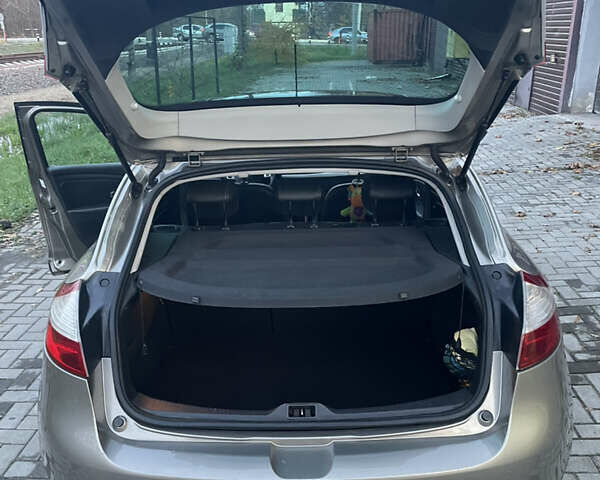 Сірий Рено Меган, об'ємом двигуна 1.46 л та пробігом 255 тис. км за 7700 $, фото 19 на Automoto.ua