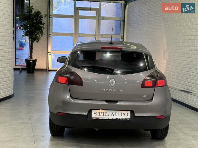 Сірий Рено Меган, об'ємом двигуна 1.46 л та пробігом 221 тис. км за 6100 $, фото 7 на Automoto.ua