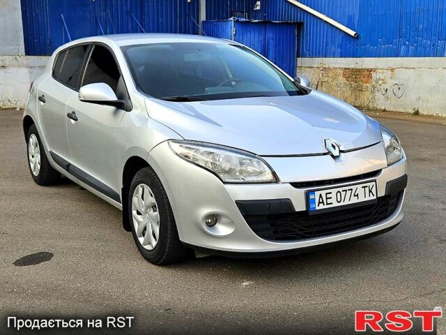 Сірий Рено Меган, об'ємом двигуна 1.5 л та пробігом 194 тис. км за 7100 $, фото 1 на Automoto.ua