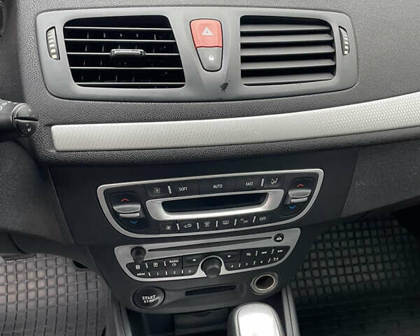 Сірий Рено Меган, об'ємом двигуна 1.46 л та пробігом 255 тис. км за 7700 $, фото 23 на Automoto.ua