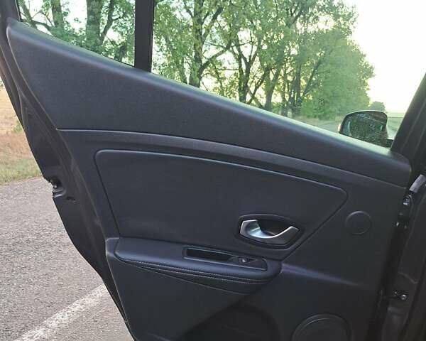 Рено Меган 2011 в Запорожье на Automoto.ua Серый Рено Меган, объемом двигателя 1.4 л и пробегом 227 тыс. км за 7300 $, фото 20 на Automoto.ua