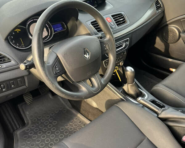 Серый Рено Меган, объемом двигателя 1.5 л и пробегом 211 тыс. км за 7200 $, фото 18 на Automoto.ua