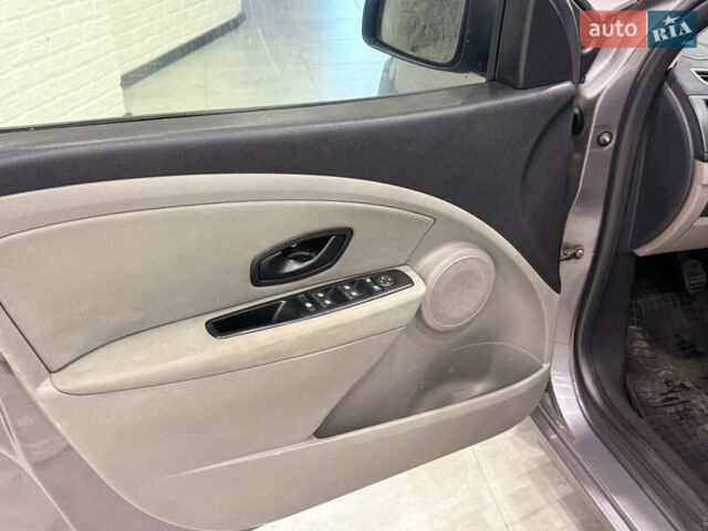 Сірий Рено Меган, об'ємом двигуна 1.46 л та пробігом 221 тис. км за 6100 $, фото 26 на Automoto.ua