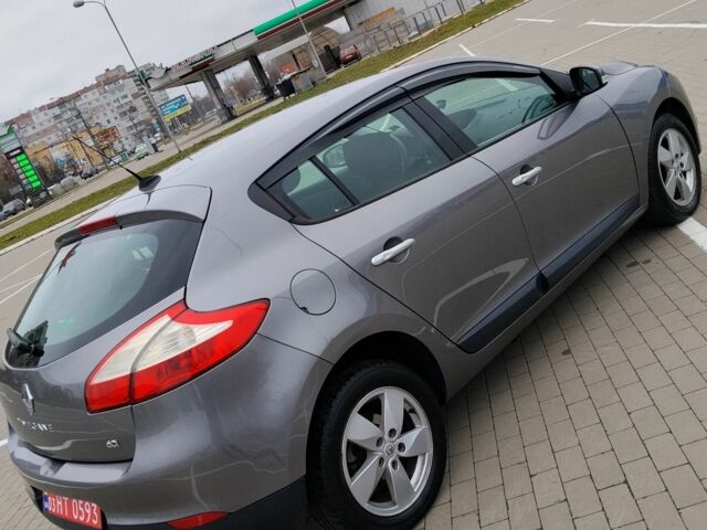 Серый Рено Меган, объемом двигателя 0 л и пробегом 230 тыс. км за 7100 $, фото 2 на Automoto.ua