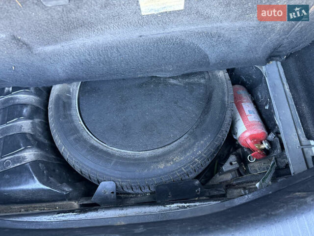 Серый Рено Меган, объемом двигателя 1.5 л и пробегом 360 тыс. км за 5600 $, фото 14 на Automoto.ua