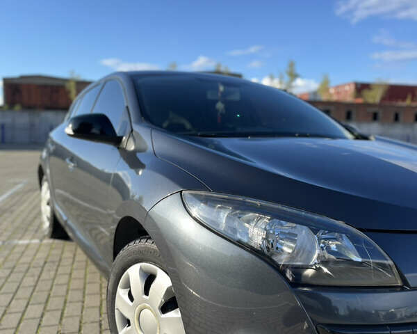 Серый Рено Меган, объемом двигателя 1.4 л и пробегом 175 тыс. км за 5499 $, фото 4 на Automoto.ua