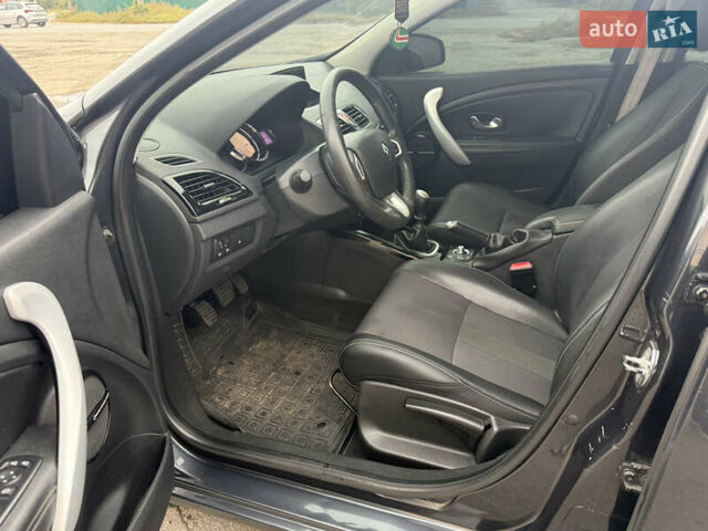 Рено Меган 2011 у Полтаві на Automoto.ua Сірий Рено Меган, об'ємом двигуна 1.46 л та пробігом 287 тис. км за 6600 $, фото 9 на Automoto.ua