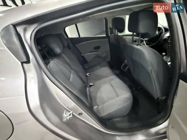 Сірий Рено Меган, об'ємом двигуна 1.46 л та пробігом 221 тис. км за 6100 $, фото 22 на Automoto.ua