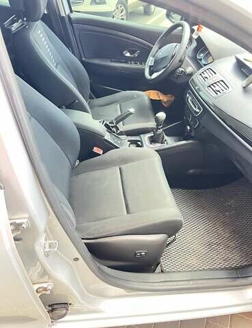 Рено Меган 2011 в Виннице на Automoto.ua Серый Рено Меган, объемом двигателя 1.6 л и пробегом 279 тыс. км за 6700 $, фото 7 на Automoto.ua