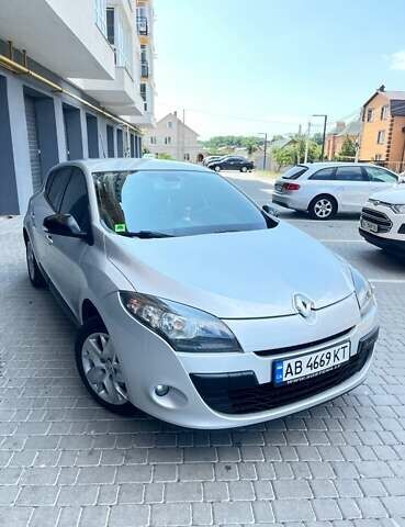 Рено Меган 2011 в Виннице на Automoto.ua Серый Рено Меган, объемом двигателя 1.6 л и пробегом 279 тыс. км за 6700 $, фото 1 на Automoto.ua