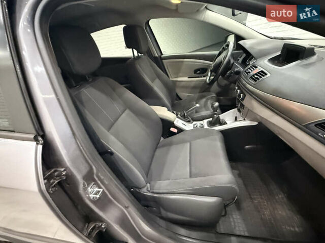 Сірий Рено Меган, об'ємом двигуна 1.46 л та пробігом 221 тис. км за 6100 $, фото 17 на Automoto.ua