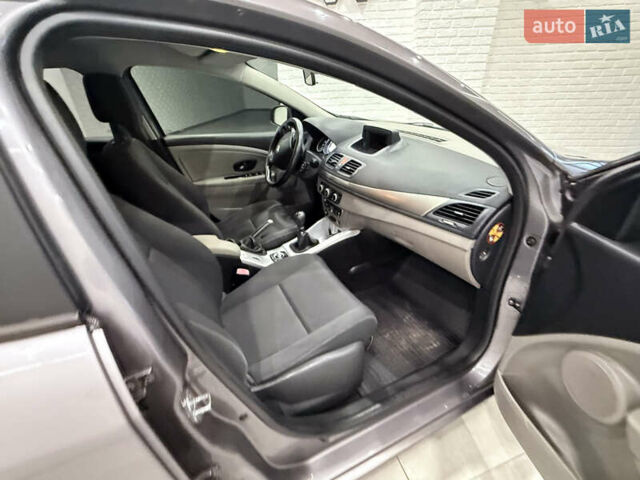 Сірий Рено Меган, об'ємом двигуна 1.46 л та пробігом 221 тис. км за 6100 $, фото 16 на Automoto.ua