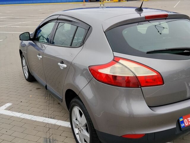 Серый Рено Меган, объемом двигателя 0 л и пробегом 230 тыс. км за 7100 $, фото 7 на Automoto.ua