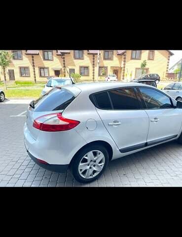 Рено Меган 2011 в Виннице на Automoto.ua Серый Рено Меган, объемом двигателя 1.6 л и пробегом 279 тыс. км за 6700 $, фото 4 на Automoto.ua