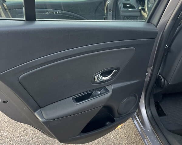 Серый Рено Меган, объемом двигателя 1.5 л и пробегом 211 тыс. км за 7200 $, фото 20 на Automoto.ua