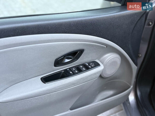 Сірий Рено Меган, об'ємом двигуна 1.46 л та пробігом 221 тис. км за 6100 $, фото 29 на Automoto.ua