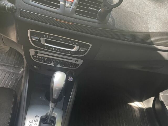 Серый Рено Меган, объемом двигателя 1.5 л и пробегом 198 тыс. км за 8200 $, фото 7 на Automoto.ua