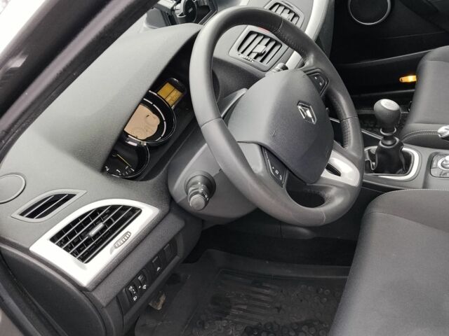 Серый Рено Меган, объемом двигателя 0 л и пробегом 230 тыс. км за 7100 $, фото 12 на Automoto.ua