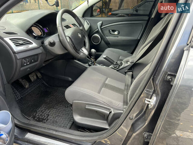 Сірий Рено Меган, об'ємом двигуна 1.5 л та пробігом 152 тис. км за 6700 $, фото 4 на Automoto.ua