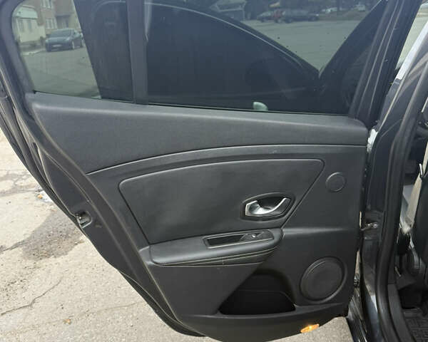 Рено Меган 2011 у Полтаві на Automoto.ua Сірий Рено Меган, об'ємом двигуна 1.46 л та пробігом 287 тис. км за 6600 $, фото 12 на Automoto.ua