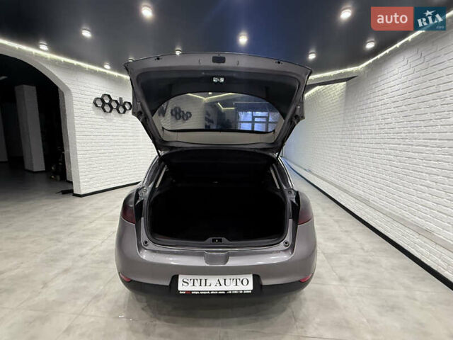 Сірий Рено Меган, об'ємом двигуна 1.46 л та пробігом 221 тис. км за 6100 $, фото 23 на Automoto.ua