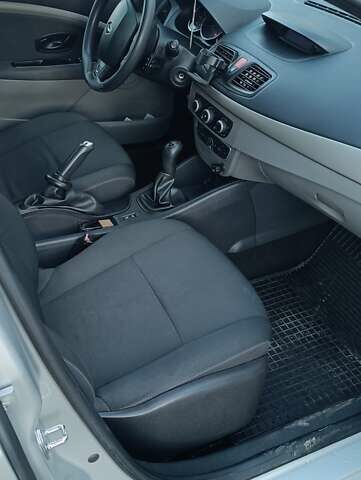 Серый Рено Меган, объемом двигателя 1.5 л и пробегом 400 тыс. км за 5500 $, фото 9 на Automoto.ua