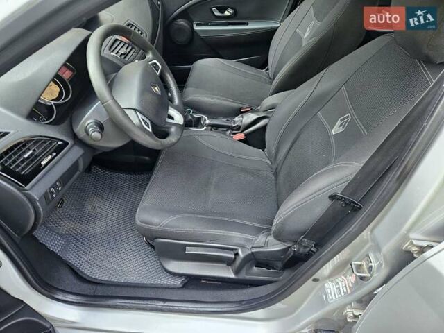 Серый Рено Меган, объемом двигателя 1.5 л и пробегом 288 тыс. км за 5800 $, фото 3 на Automoto.ua